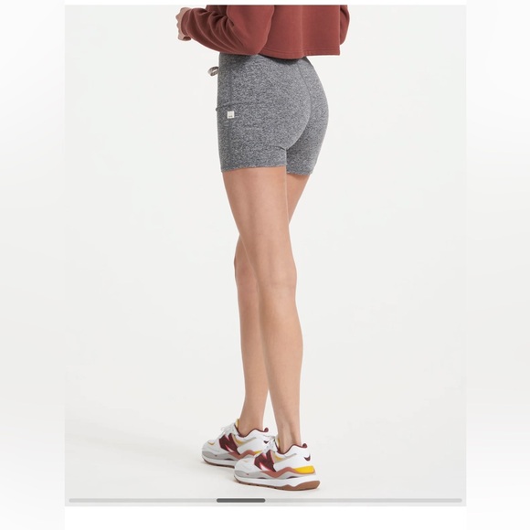 Vuori Halo Vintage Shorts Heather Gray - Picture 5 of 7